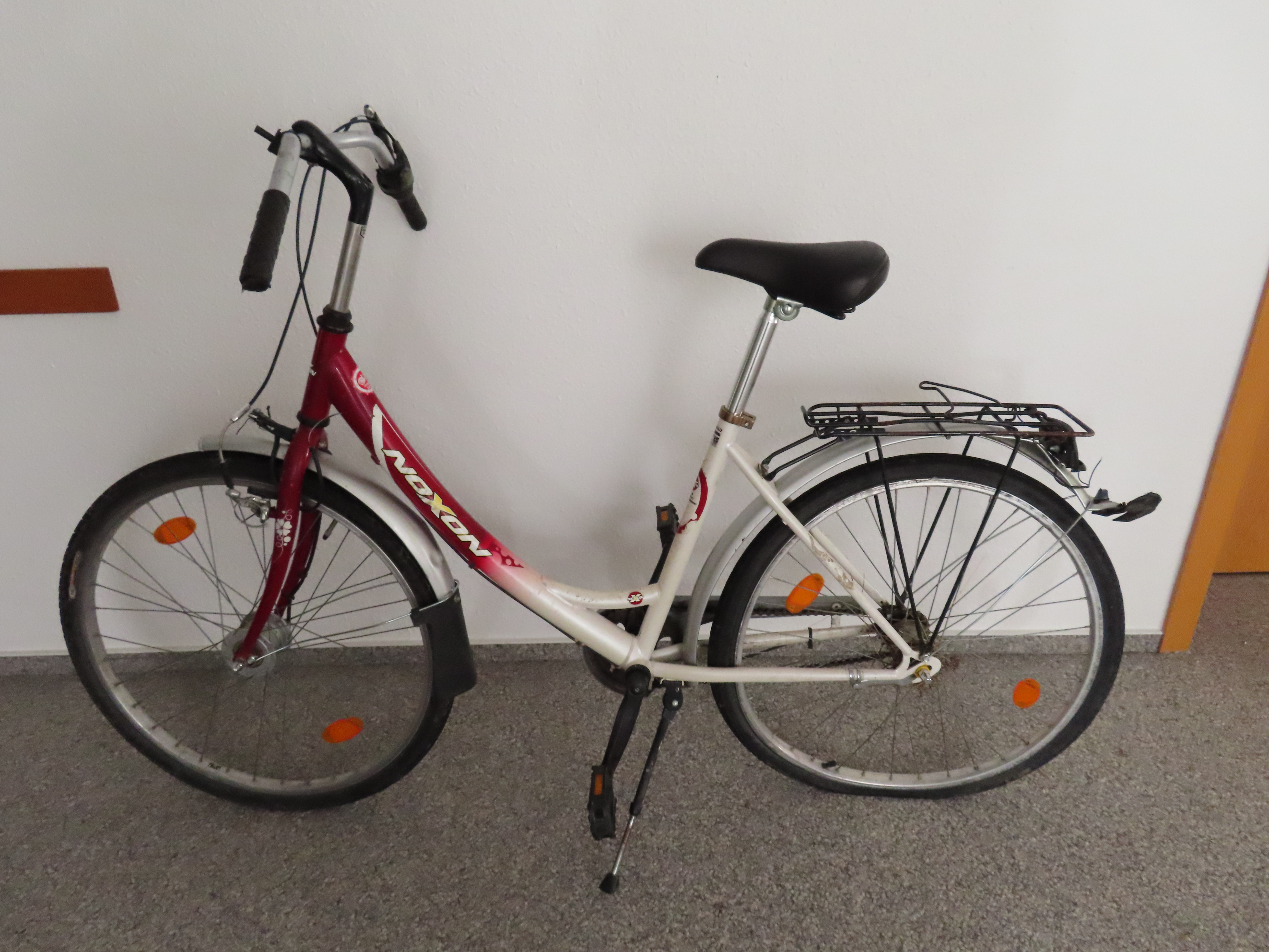 10_2026 rotes Fahrrad 10_2026 rotes Fahrrad