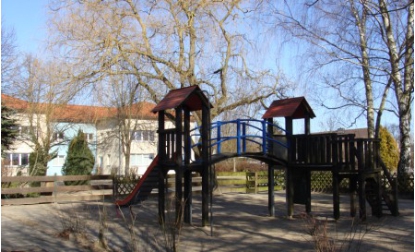 Karlsburg Spielplatz am Haus der Gemeinde