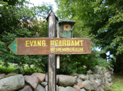 Zarnekow Hinweisschild zum Gemeindekirchenraum